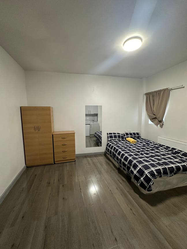 Massive Studios with Bills &pound;1350 Main Photo