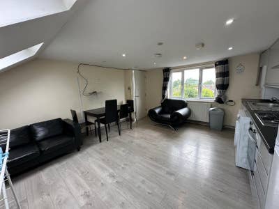 Three bedroom maisonette to let in London E4. Main Photo