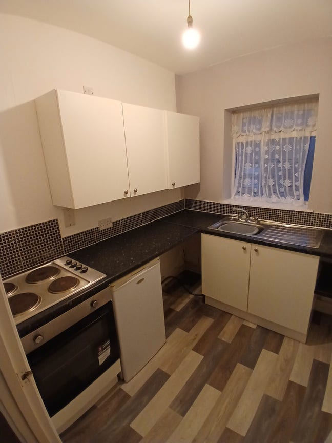 Studio Flat Available &pound;440pm excl bills Main Photo