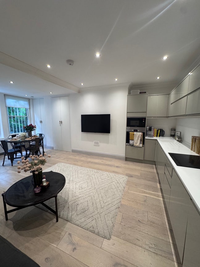 Beautiful 1 Bed + Study Wandsworth Common  Main Photo