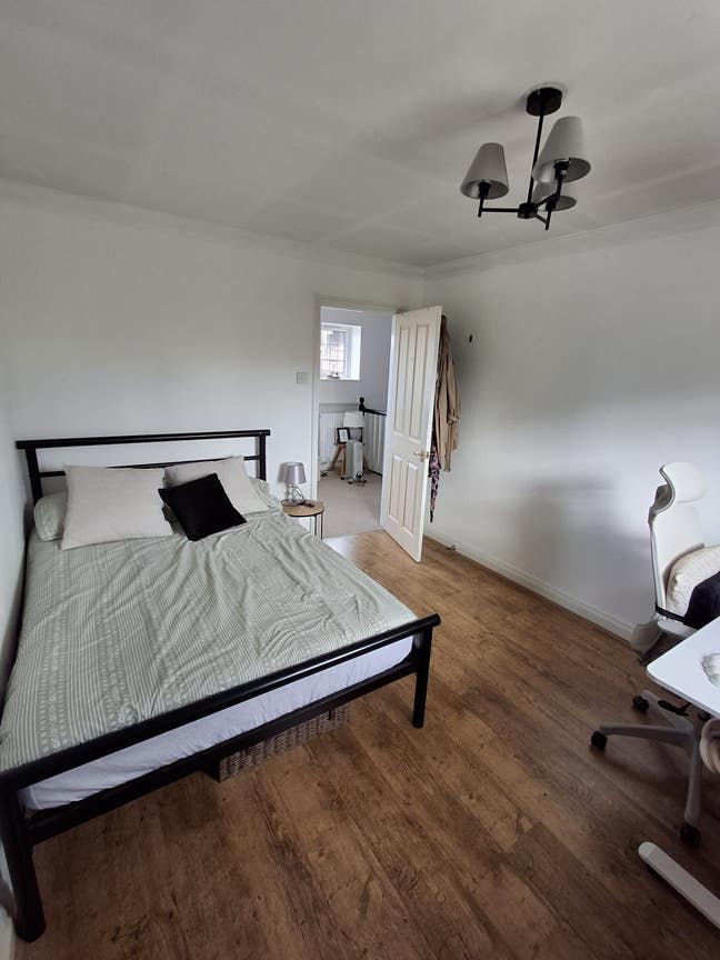 Double room inc bills in quite location Main Photo