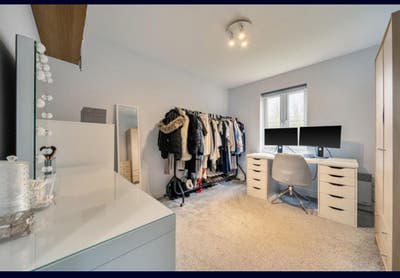 Refurbished Double Bedroom With Parking Main Photo