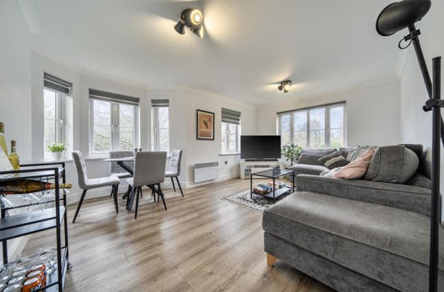 Premium Double Bedroom | Prime Estate Near Station Main Photo