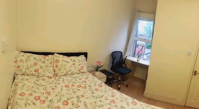 Private Double bedroom with Pvt. En-Suite bathroom Main Photo