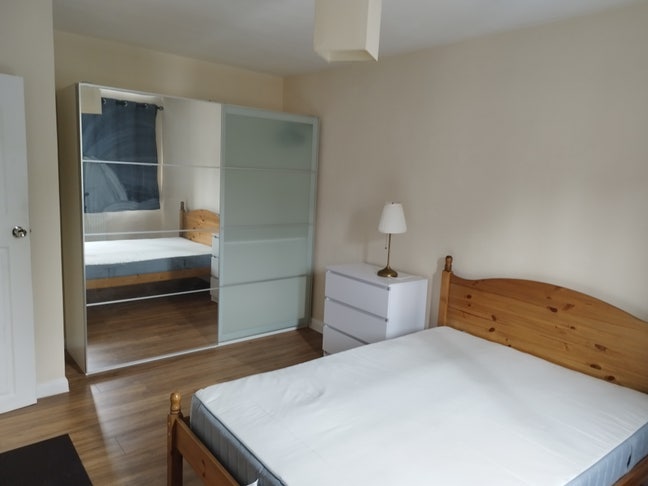 Double bedroom for let  / short let summer  Main Photo