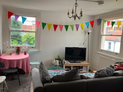 Double room in Montpelier flat  Main Photo
