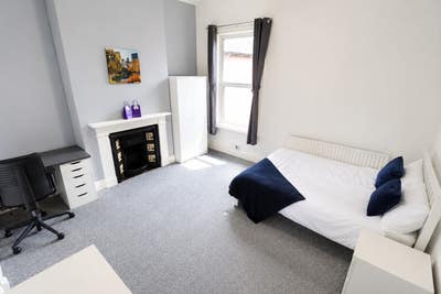 Student Rooms from &pound;120 per week available NOW! Main Photo