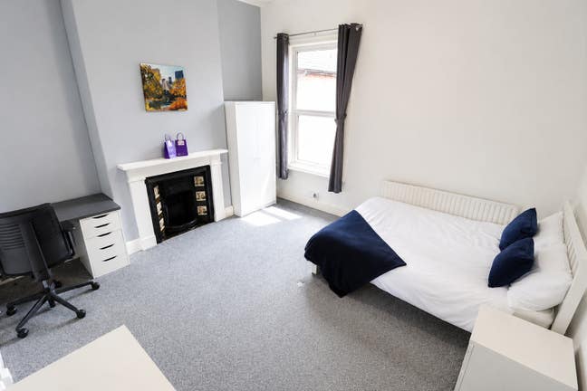 Student Rooms from &pound;120 per week available NOW! Main Photo