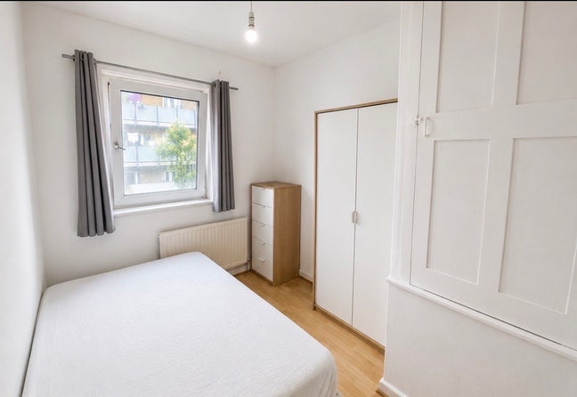 Affordable Room Prime Location Aldgate Main Photo