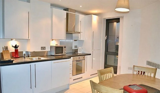 1 bed in a 2B2B, 3 mins walk to Canning Town Main Photo