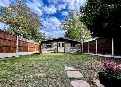 Bright double rooms | Elizabeth line I Quiet home  Main Photo