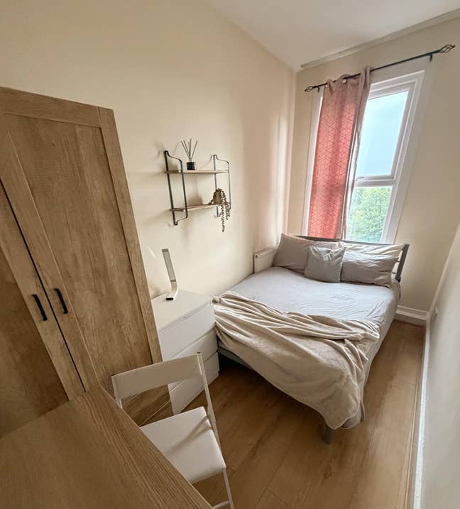 Tidy Room in Palmers Green Main Photo