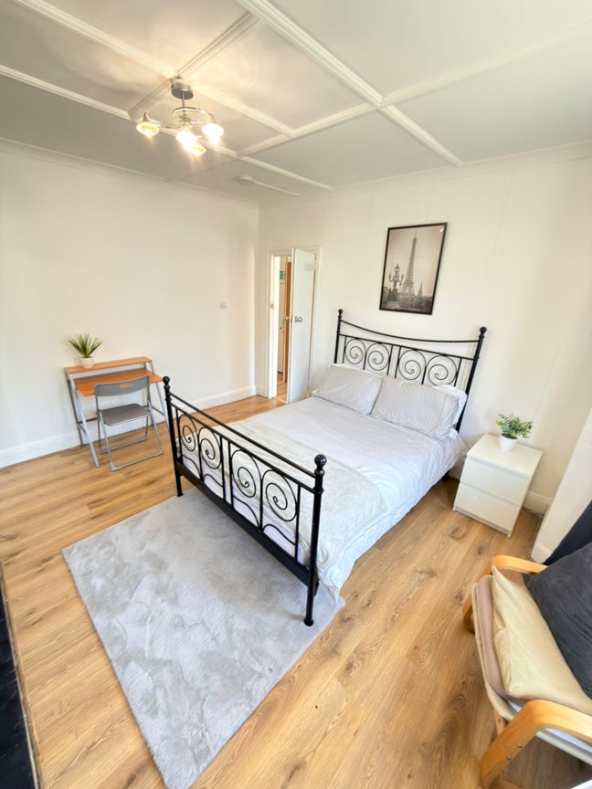 ✨ 🛏️ Rooms Available Now in - Arnos Grove Main Photo