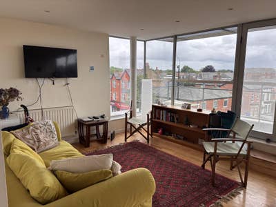 Room in Didsbury Village with 2 girls and 2 cats Main Photo