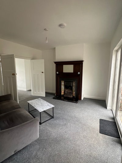 One-bed flat 10 mins from city centre Main Photo