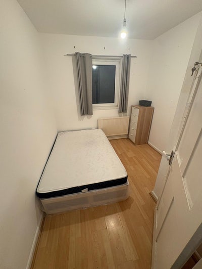 Cozy Room In E1 by Mile End Road QMUL Main Photo