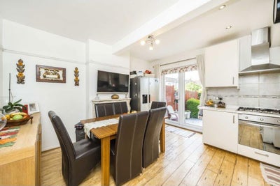 Large double bedroom  Main Photo