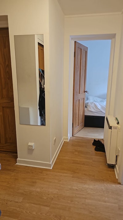 One bedroom available  Main Photo