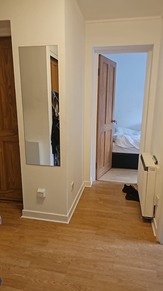 One bedroom available  Main Photo