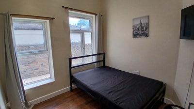 ST6. Double Ensuite + TV !! Main Photo