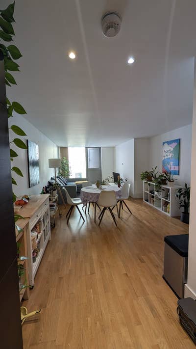 Subrent for July - Beautiful Ensuite Room  Main Photo