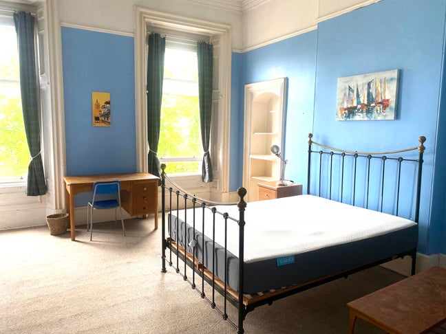 Large Double Room near Byres Road Main Photo