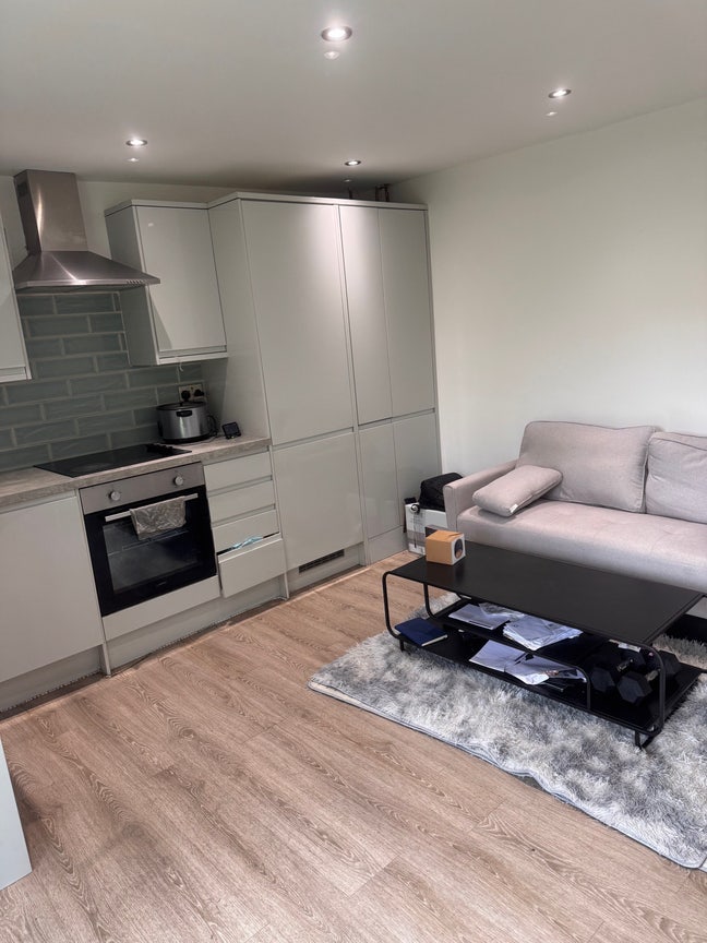 Double Room available - Clean,Friendly&Easygoing Main Photo