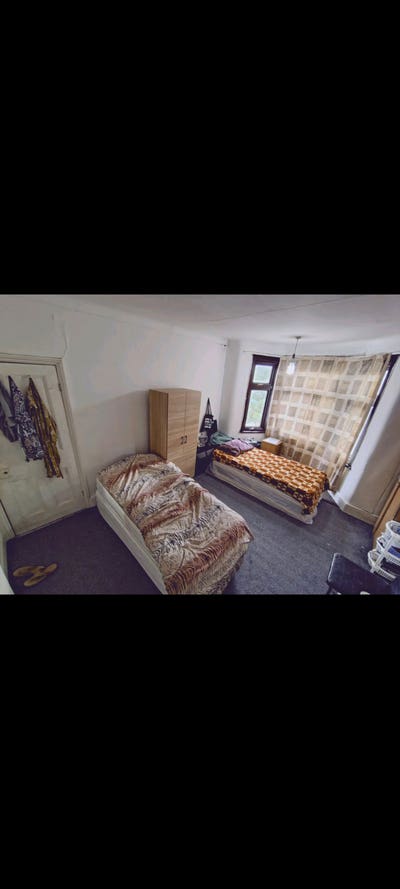1bed space available in Big double room  Main Photo