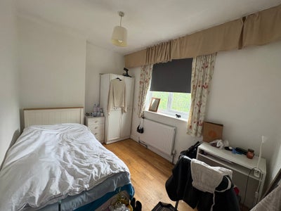 Single room in quiet house Main Photo