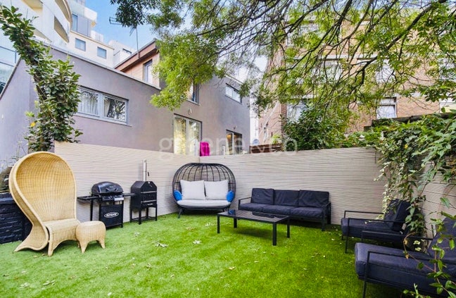 🪴En suite in Stunning Garden Flat! Bills Inc.  Main Photo