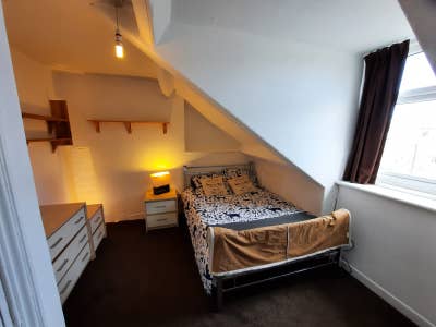 Large Room in Front of Bus Station Main Photo