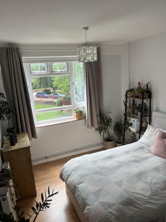 Double Room in creative Flatshare Main Photo
