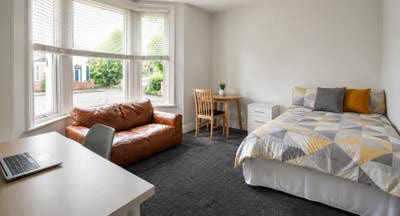 🏡 WD18 Refurbished Double Bedroom, ensuite (DSS) Main Photo