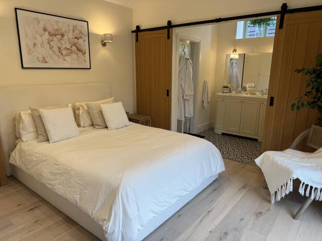 Gorgeous room and ensuite in barn conversion  Main Photo
