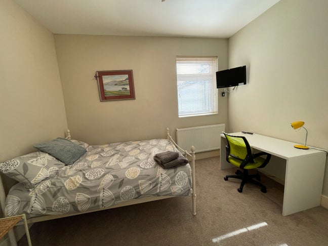 Super en-suite room Manor Road Main Photo