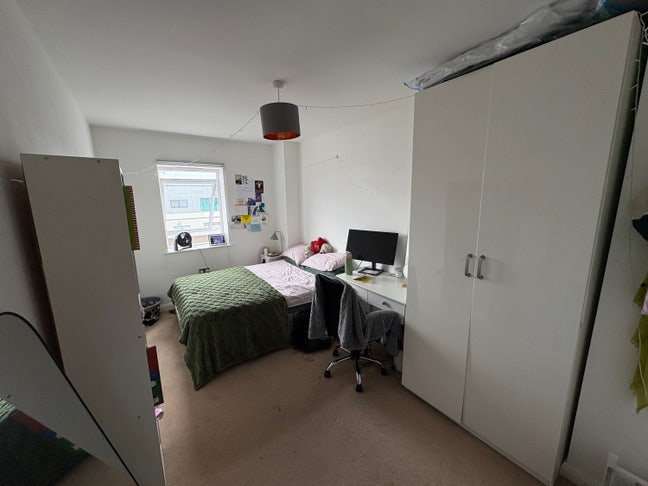 Lovely room in 3 bed flat E17 walthamstow &pound;670! Main Photo