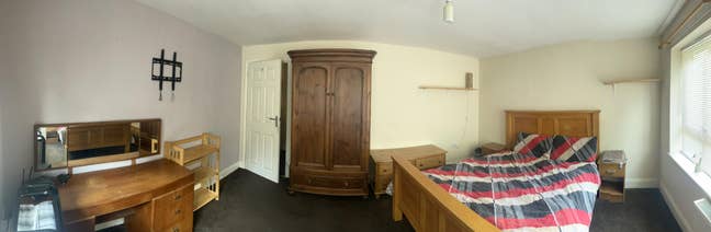 Room Available in Spacious 5-BedHouse near City Main Photo