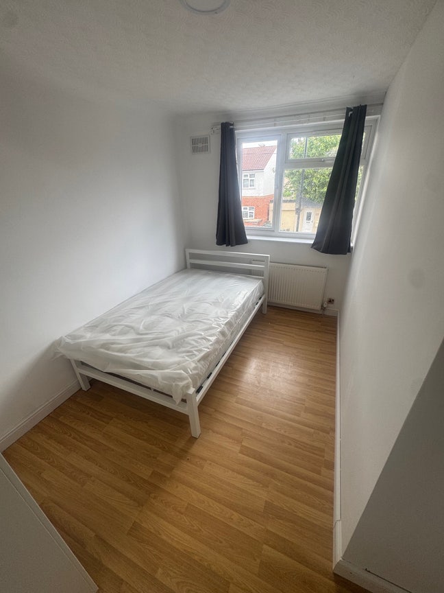 Furnished Room Available- Abbeywood (SE2)  Main Photo