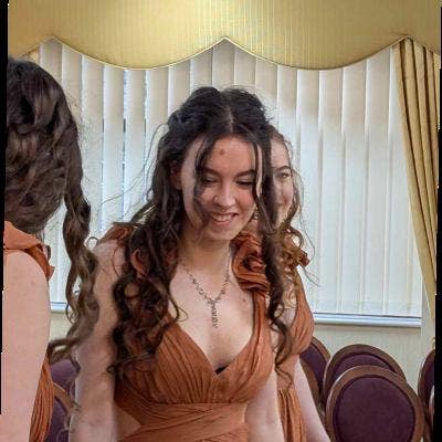 Single Woman or Couple looking for a room Main Photo