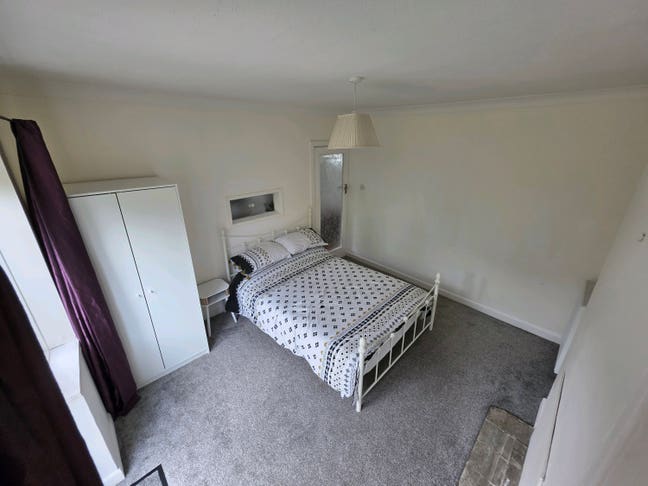 Double bedroom, 10 min walk B'mouth train station  Main Photo