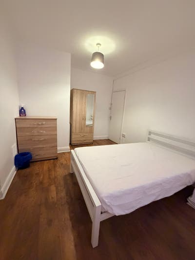Spacious double room to rent in Wembley, HA0 Main Photo