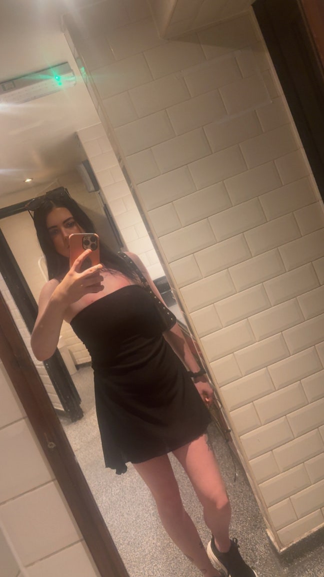 Looking to find a nice place away from London Main Photo