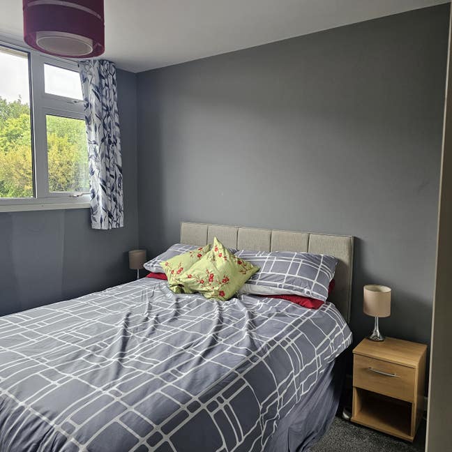 Large double room, own bathroom and sitting room.  Main Photo
