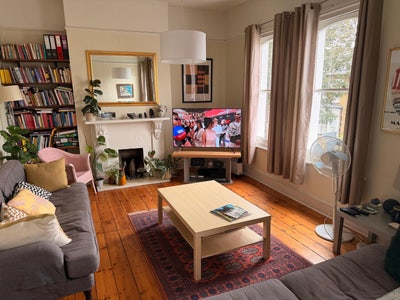 Lovely large bright room Main Photo