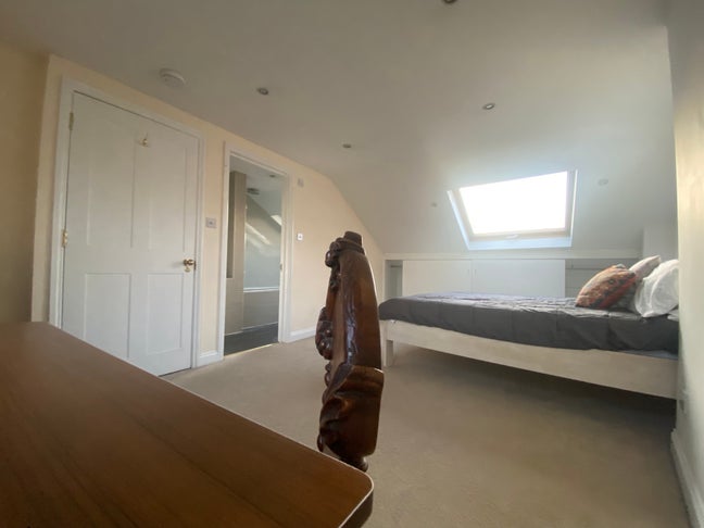 Large En-Suite Double Room – Available Now Main Photo