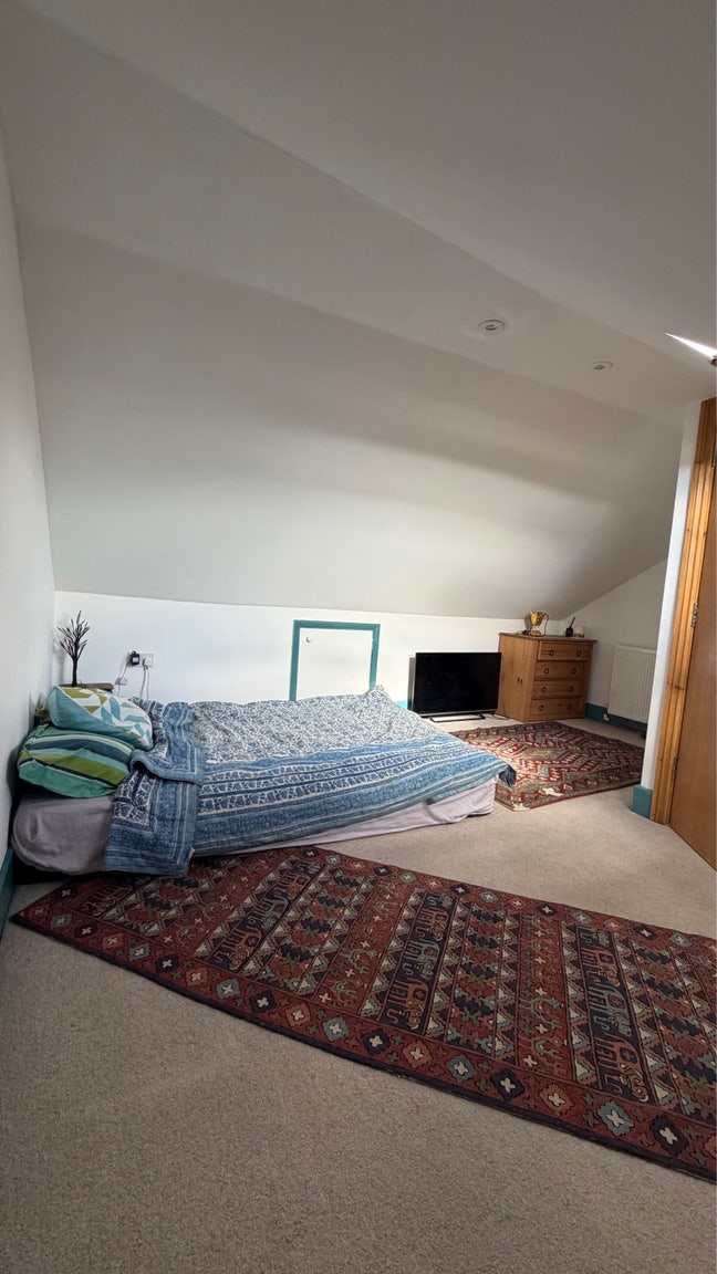 Peaceful, light double loft room  Main Photo
