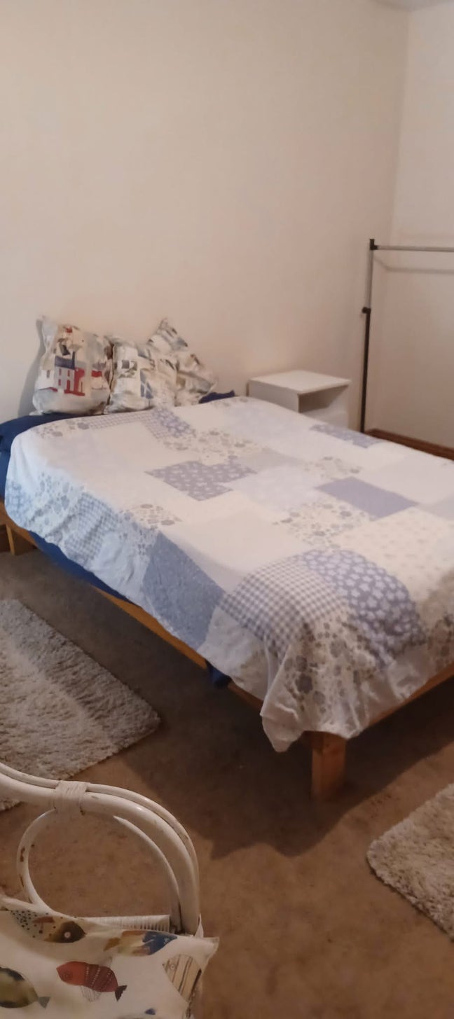 Room to rent in a quiet house on A30  Main Photo