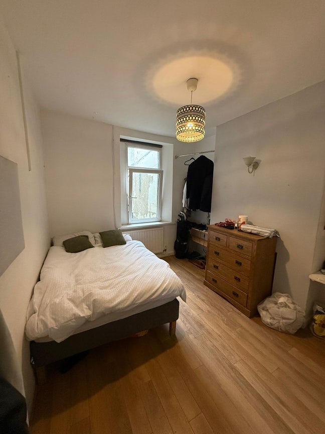 Flatmate replacement for two people  Main Photo