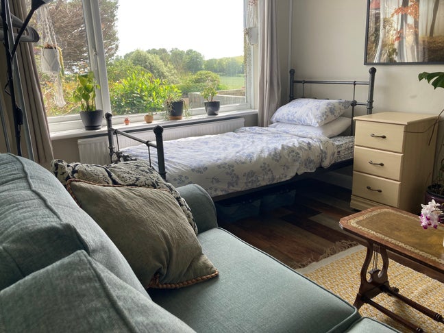 Spacious room, private bathroom , Lancing Main Photo