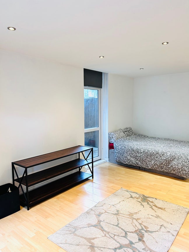 NW8 famous Abbey Rd Large room with 2 gardens Main Photo